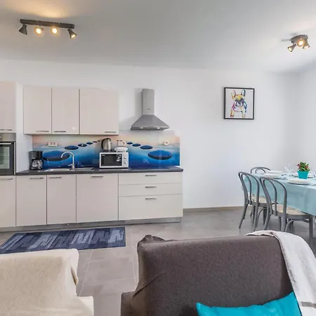 Gorgeous In With Kitchen