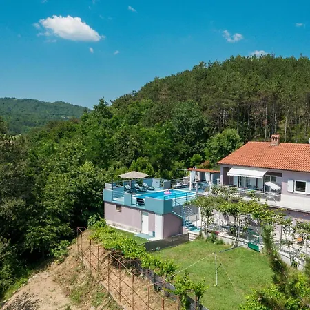 Gorgeous In With Kitchen Holiday home *