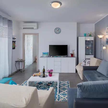 Gorgeous In With Kitchen