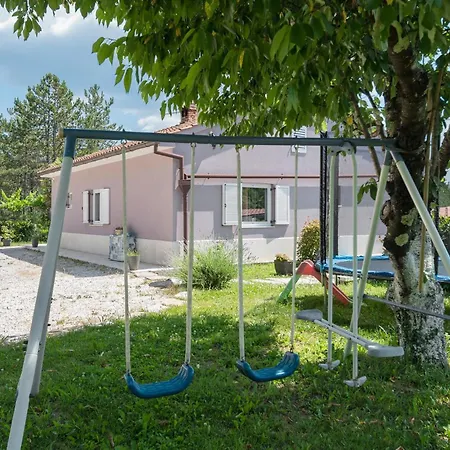 Holiday home Gorgeous In With Kitchen Cerovlje